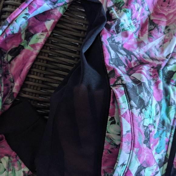 🔥 BCG Floral Lightweight Jacket - Picture 4 of 8